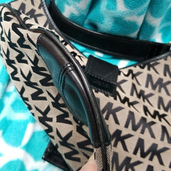 Tan and black MK shoulder bag - Picture 4 of 6